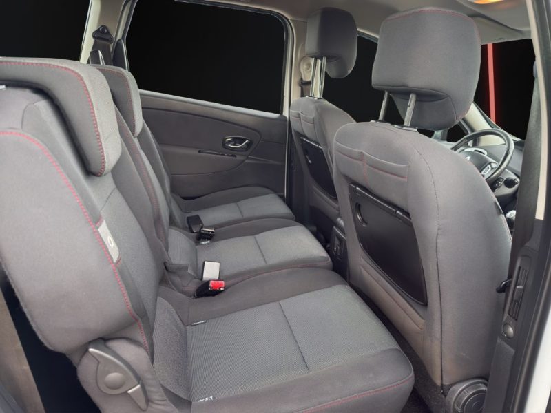 RENAULT SCENICIII 1.6 DCI 130CH Energy FAP / 7 PLACES / Attelage 