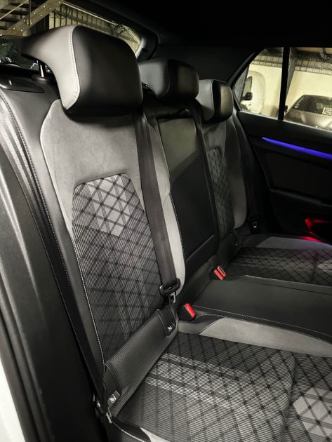 MAGNIFIQUE VOLKSWAGEN GOLF 8 R-LINE 2.0 TDI DSG7 150 CH (SUIVI D’ENTRETIEN VW, APPLE CARPLAY))