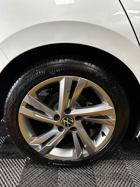 MAGNIFIQUE VOLKSWAGEN GOLF 8 R-LINE 2.0 TDI DSG7 150 CH (SUIVI D’ENTRETIEN VW, APPLE CARPLAY))