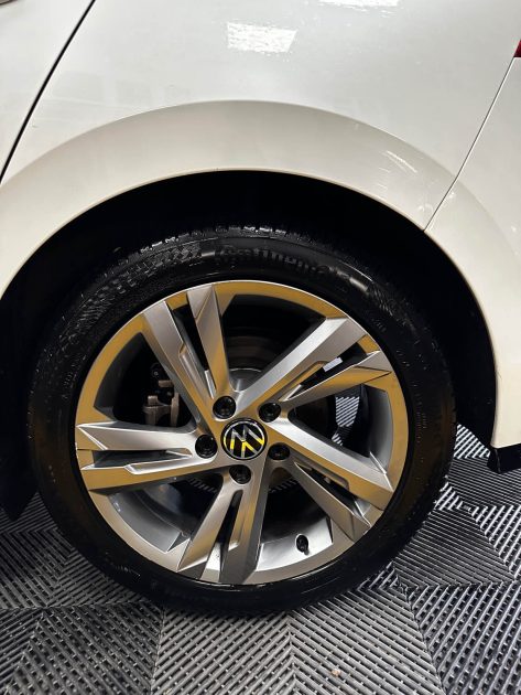 MAGNIFIQUE VOLKSWAGEN GOLF 8 R-LINE 2.0 TDI DSG7 150 CH (SUIVI D’ENTRETIEN VW, APPLE CARPLAY))