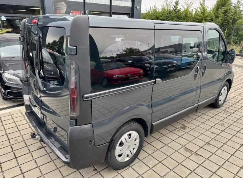 OPEL VIVARO PASSENGER 9 PLACES 2.5 DTI 135CV  2004