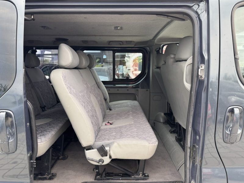 OPEL VIVARO PASSENGER 9 PLACES 2.5 DTI 135CV  2004
