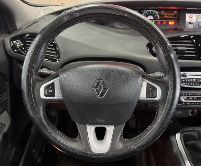RENAULT SCENICIII 1.6 DCI 130CH ENERGY BOSE ECO² 2011