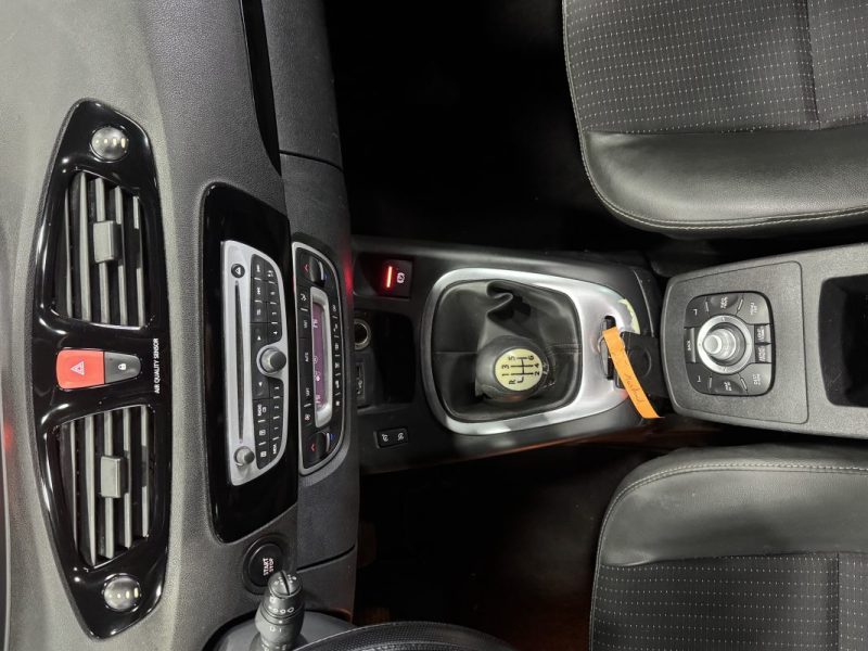 RENAULT SCENICIII 1.6 DCI 130CH ENERGY BOSE ECO² 2011