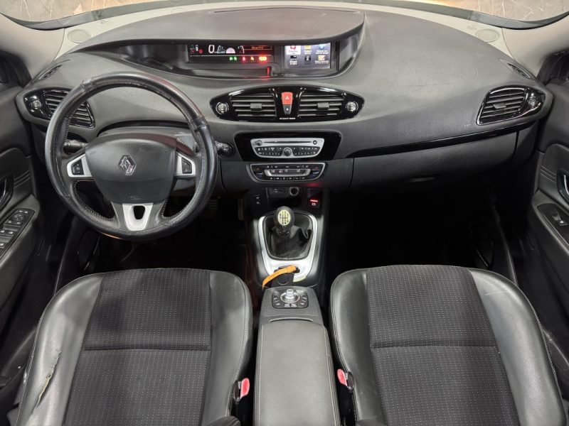 RENAULT SCENICIII 1.6 DCI 130CH ENERGY BOSE ECO² 2011