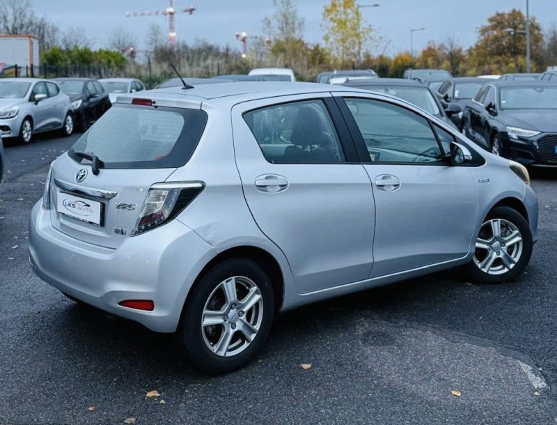 TOYOTA YARIS III 1.5 HYBRID 100H BUSINESS