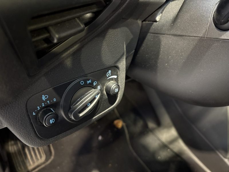 Ford C-max  1.5 TDCI 120CH - boite automatique - Titanium -Toit panoramique 