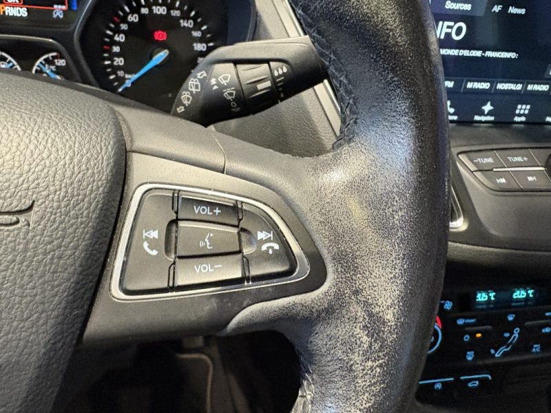 Ford C-max  1.5 TDCI 120CH - boite automatique - Titanium -Toit panoramique 