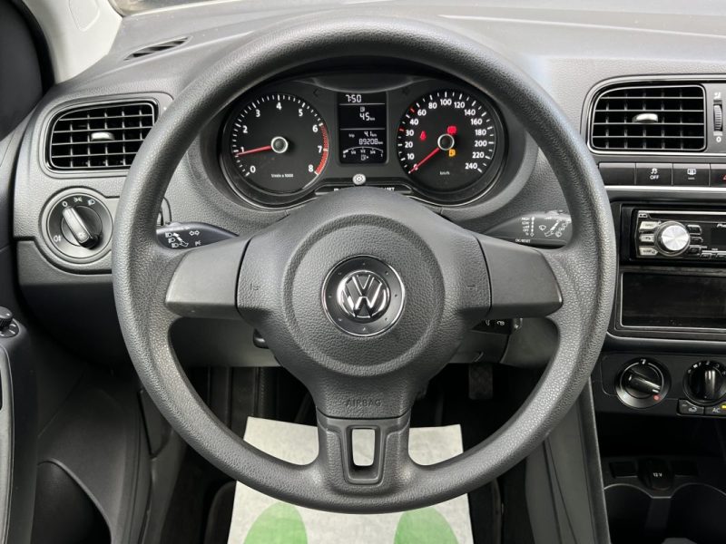 VOLKSWAGEN POLO 5 V 1.2 60 Cv 5 PORTES / CLIMATISATION 1ERE MAIN CRIT AIR 1 - GARANTIE 1 AN