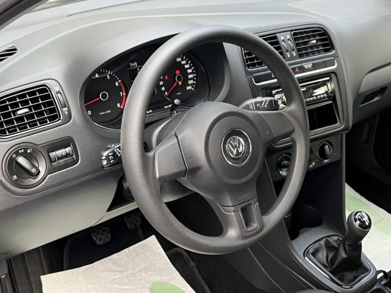 VOLKSWAGEN POLO 5 V 1.2 60 Cv 5 PORTES / CLIMATISATION 1ERE MAIN CRIT AIR 1 - GARANTIE 1 AN