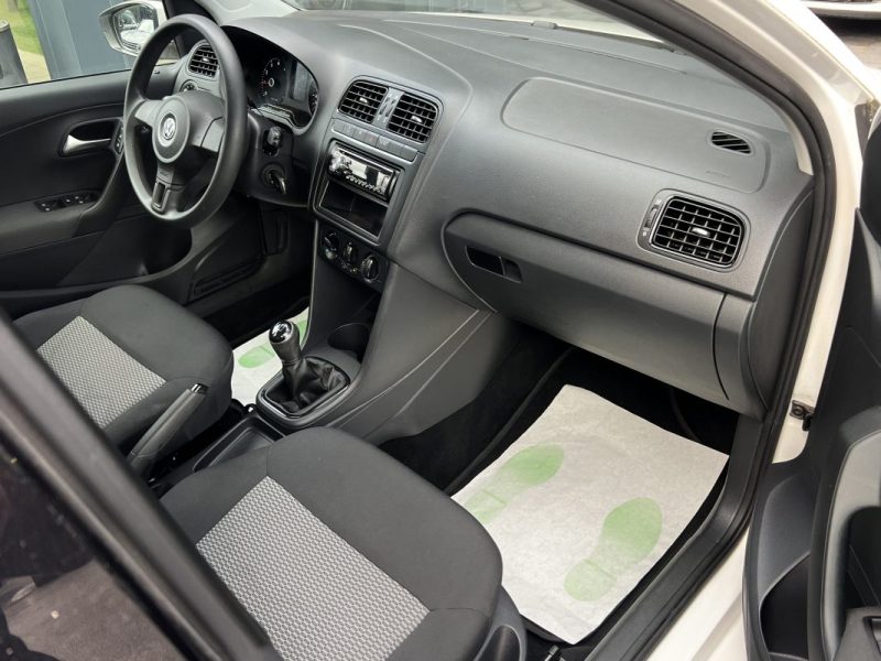 VOLKSWAGEN POLO 5 V 1.2 60 Cv 5 PORTES / CLIMATISATION 1ERE MAIN CRIT AIR 1 - GARANTIE 1 AN