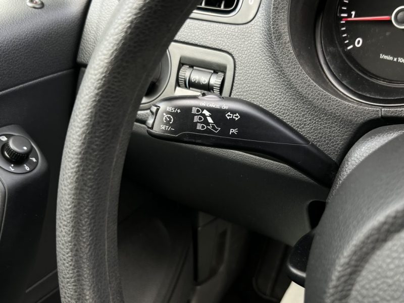 VOLKSWAGEN POLO 5 V 1.2 60 Cv 5 PORTES / CLIMATISATION 1ERE MAIN CRIT AIR 1 - GARANTIE 1 AN