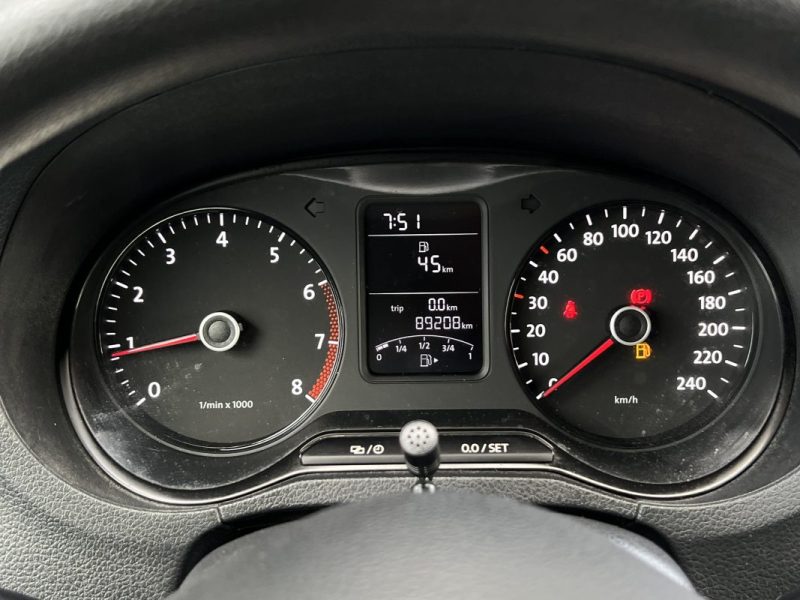 VOLKSWAGEN POLO 5 V 1.2 60 Cv 5 PORTES / CLIMATISATION 1ERE MAIN CRIT AIR 1 - GARANTIE 1 AN