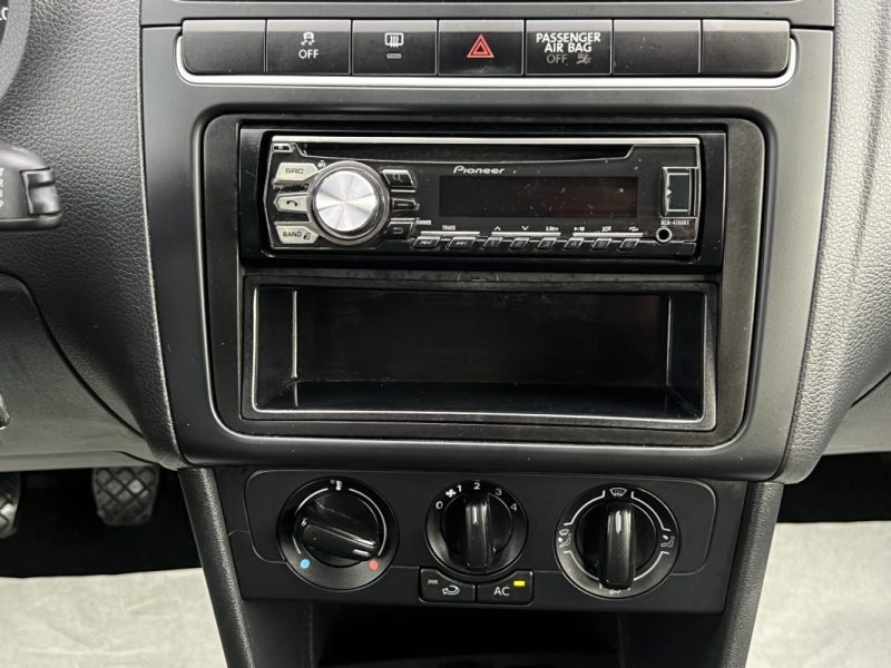 VOLKSWAGEN POLO 5 V 1.2 60 Cv 5 PORTES / CLIMATISATION 1ERE MAIN CRIT AIR 1 - GARANTIE 1 AN