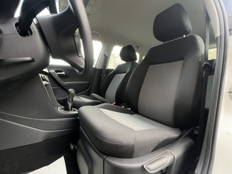 VOLKSWAGEN POLO 5 V 1.2 60 Cv 5 PORTES / CLIMATISATION 1ERE MAIN CRIT AIR 1 - GARANTIE 1 AN