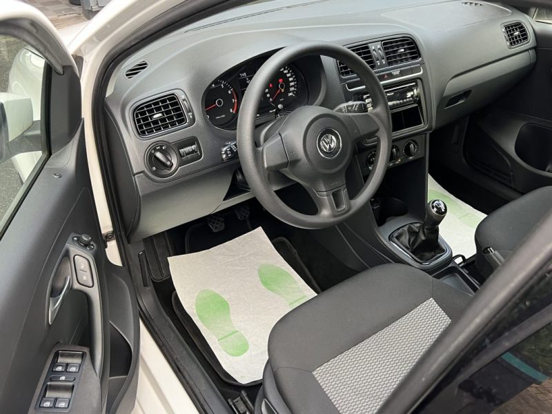 VOLKSWAGEN POLO 5 V 1.2 60 Cv 5 PORTES / CLIMATISATION 1ERE MAIN CRIT AIR 1 - GARANTIE 1 AN