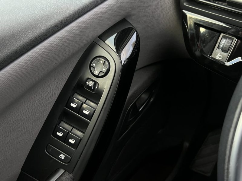 CITROEN C4 SPACETOURER 1.5 HDI 130 BOITE AUTO EAT8 / APPLE CARPLAY & ANDROID CAMERA - GARANTIE 1 AN