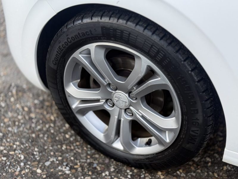 PEUGEOT 208 1.4 VTi 95ch Allure Pack – Clim Auto – Bluetooth – Révisée & Garantie 6 mois