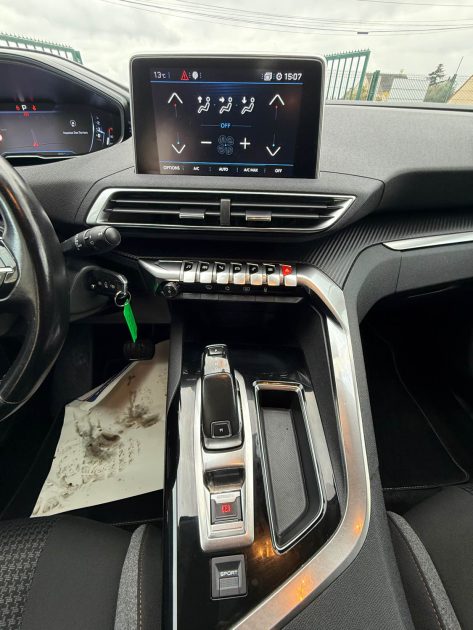 PEUGEOT 5008 7 PLACES 1.5 HDI 130CV BOITE AUTOMATIQUE EAT8 2018