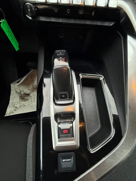 PEUGEOT 5008 7 PLACES 1.5 HDI 130CV BOITE AUTOMATIQUE EAT8 2018