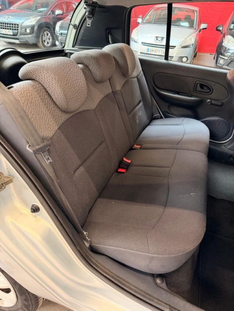 RENAULT CLIO 1.2i 75 16v CONFORT 