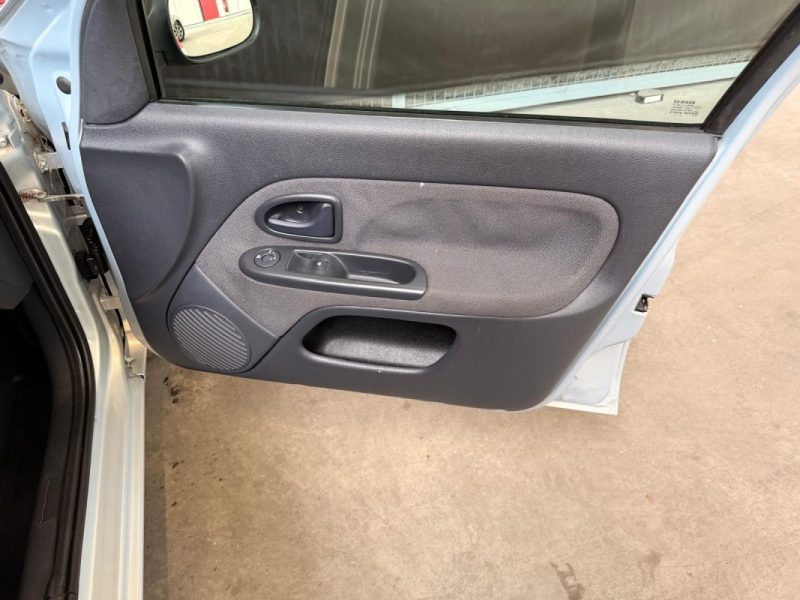 RENAULT CLIO 1.2i 75 16v CONFORT 