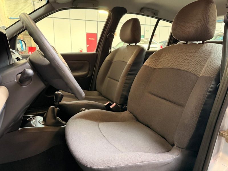 RENAULT CLIO 1.2i 75 16v CONFORT 