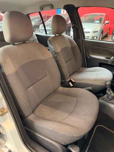 RENAULT CLIO 1.2i 75 16v CONFORT 