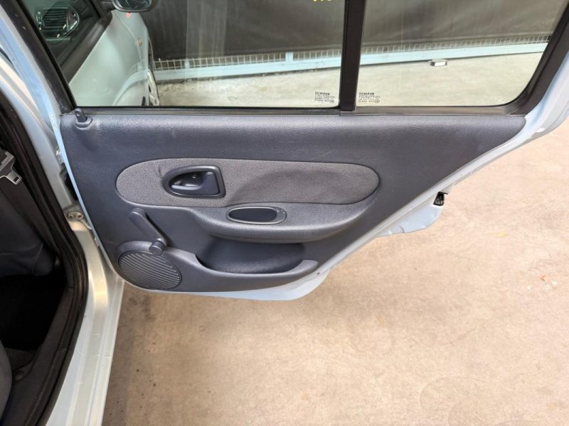 RENAULT CLIO 1.2i 75 16v CONFORT 