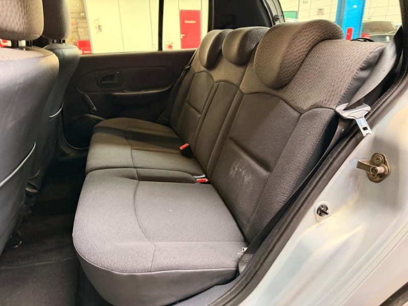 RENAULT CLIO 1.2i 75 16v CONFORT 