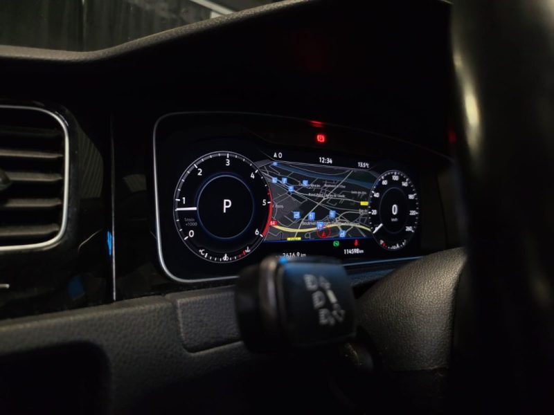 VOLKSWAGEN GOLF VII 2.0 TDI TURBO 150cv CARAT TOIT OUVRANT /SIEGES ELECTRIQUES ET CHAUFFANTS