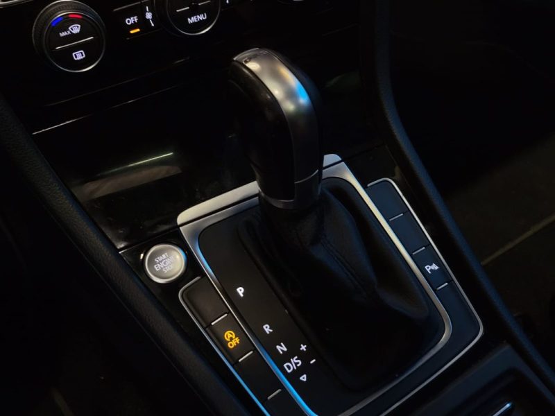VOLKSWAGEN GOLF VII 2.0 TDI TURBO 150cv CARAT TOIT OUVRANT /SIEGES ELECTRIQUES ET CHAUFFANTS