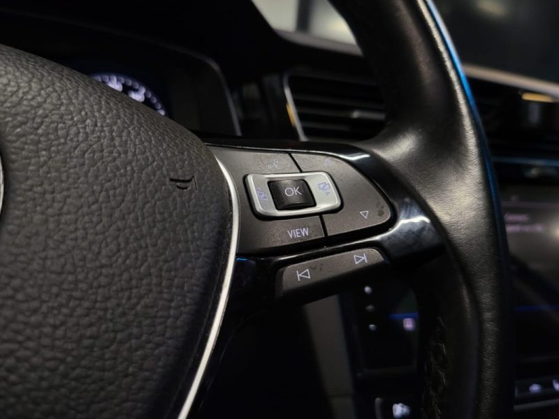 VOLKSWAGEN GOLF VII 2.0 TDI TURBO 150cv CARAT TOIT OUVRANT /SIEGES ELECTRIQUES ET CHAUFFANTS