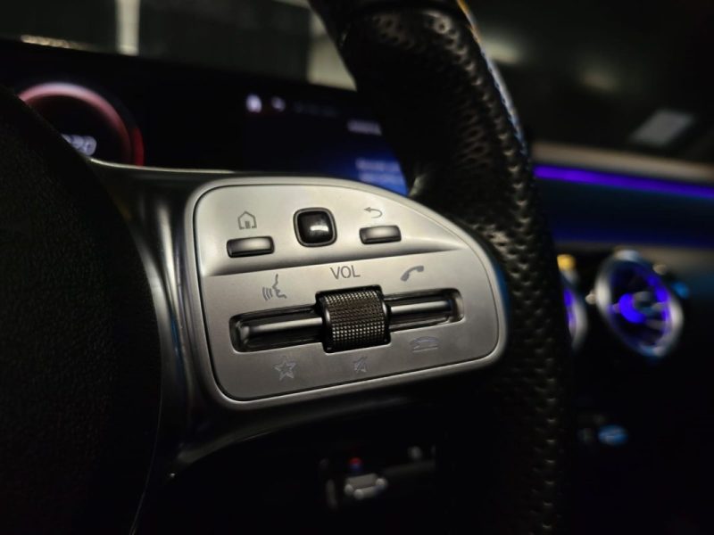 MERCEDES-BENZ CLA 220D 190CV EDITION BLACK TOITOUVRANT / LUMIERES D\'AMBIANCES / SIEGES CHAUFFANTS