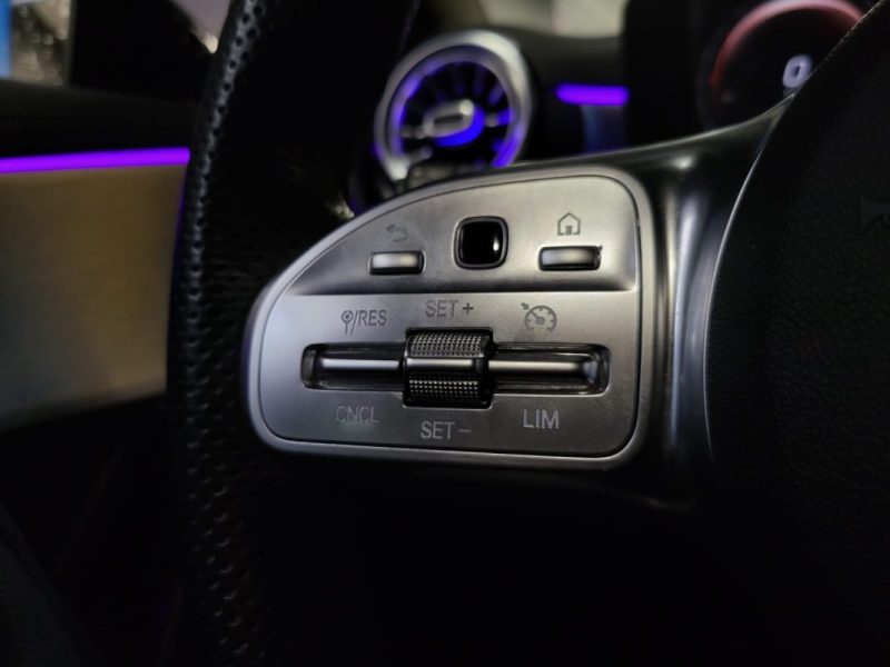 MERCEDES-BENZ CLA 220D 190CV EDITION BLACK TOITOUVRANT / LUMIERES D\'AMBIANCES / SIEGES CHAUFFANTS