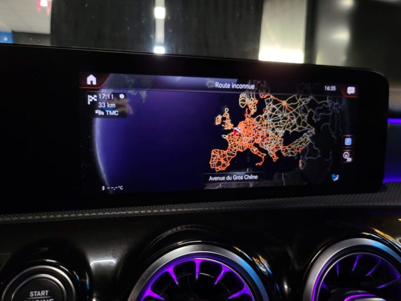 MERCEDES-BENZ CLA 220D 190CV EDITION BLACK TOITOUVRANT / LUMIERES D\'AMBIANCES / SIEGES CHAUFFANTS