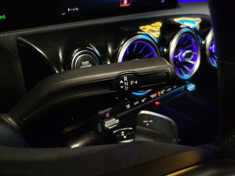 MERCEDES-BENZ CLA 220D 190CV EDITION BLACK TOITOUVRANT / LUMIERES D\'AMBIANCES / SIEGES CHAUFFANTS