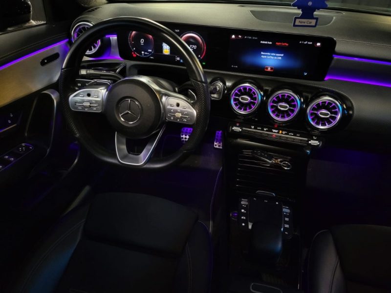 MERCEDES-BENZ CLA 220D 190CV EDITION BLACK TOITOUVRANT / LUMIERES D\'AMBIANCES / SIEGES CHAUFFANTS