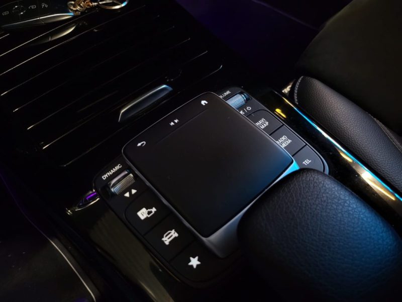 MERCEDES-BENZ CLA 220D 190CV EDITION BLACK TOITOUVRANT / LUMIERES D\'AMBIANCES / SIEGES CHAUFFANTS