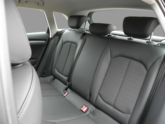 AUDI A3 SPORTABACK 1.4 TFSI 122 CH AMBIENTE / 6 CH 2013