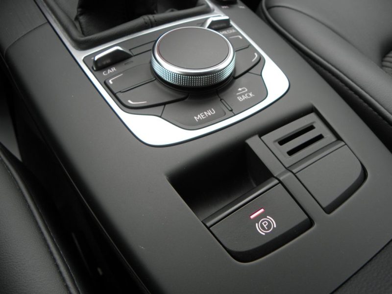 AUDI A3 SPORTABACK 1.4 TFSI 122 CH AMBIENTE / 6 CH 2013