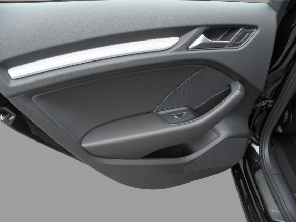 AUDI A3 SPORTABACK 1.4 TFSI 122 CH AMBIENTE / 6 CH 2013