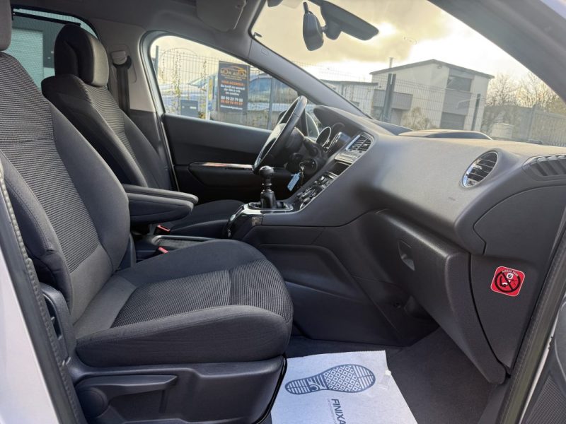 Peugeot 5008 1.6 HDi 115 ch Allure Pack – 7 places – Toit pano – GPS – Révisé&Garantie 6 mois