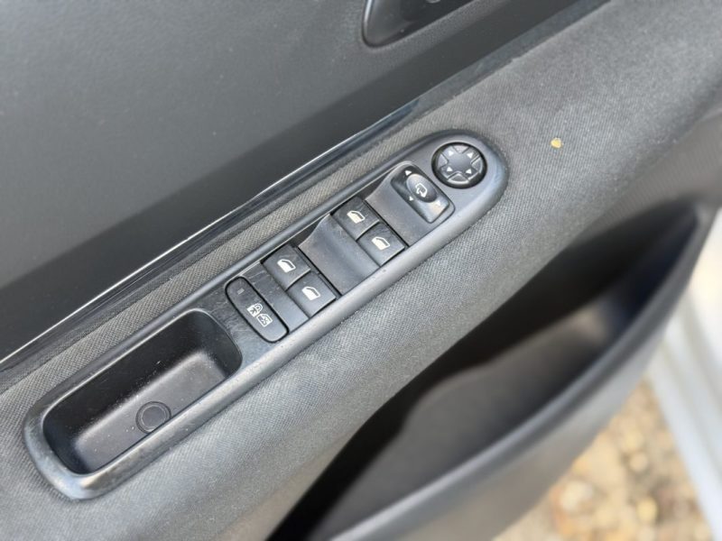 Peugeot 5008 1.6 HDi 115 ch Allure Pack – 7 places – Toit pano – GPS – Révisé&Garantie 6 mois