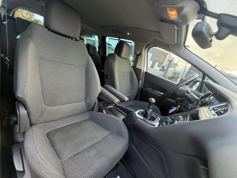 Peugeot 5008 1.6 HDi 115 ch Allure Pack – 7 places – Toit pano – GPS – Révisé&Garantie 6 mois