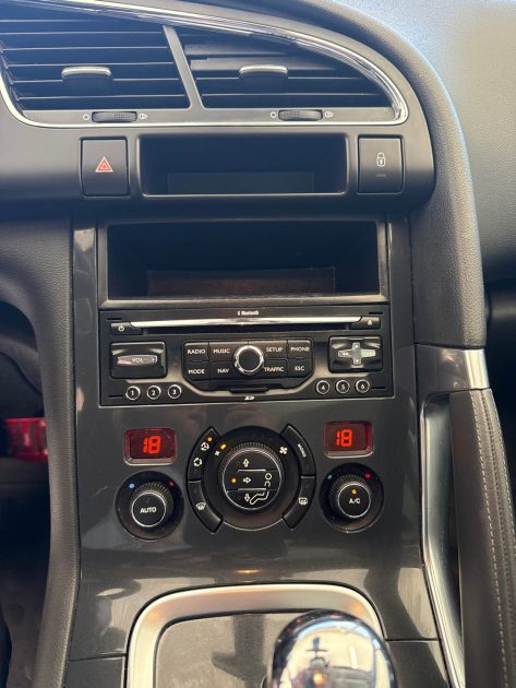 PEUGEOT 3008 1.6 e-HDi 112 ch Business Pack BMP6 BOITE AUTO