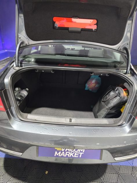 VOLKSWAGEN PASSAT 1.6 TDI BLUEMOTION - FINITION CONFORTLINE - FAIBLE KILOMETRAGE  1.6 TDI 105CH BLUEMOTION TECHNOLOGY FAP CARAT 2011