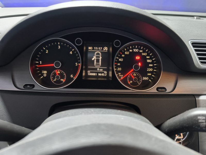 VOLKSWAGEN PASSAT 1.6 TDI BLUEMOTION - FINITION CONFORTLINE - FAIBLE KILOMETRAGE  1.6 TDI 105CH BLUEMOTION TECHNOLOGY FAP CARAT 2011