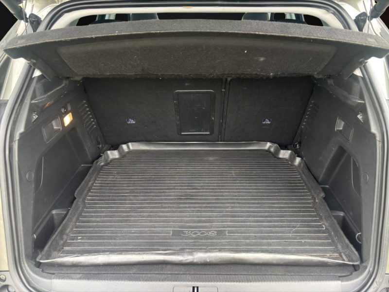 PEUGEOT 3008 1.5 BlueHDI Allure 130 cv / Full options