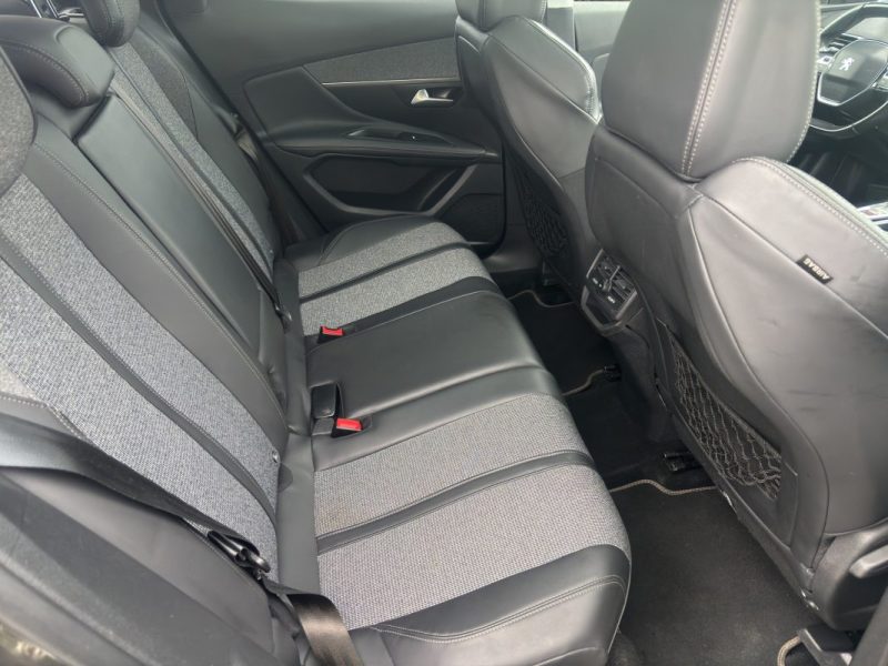 PEUGEOT 3008 1.5 BlueHDI Allure 130 cv / Full options